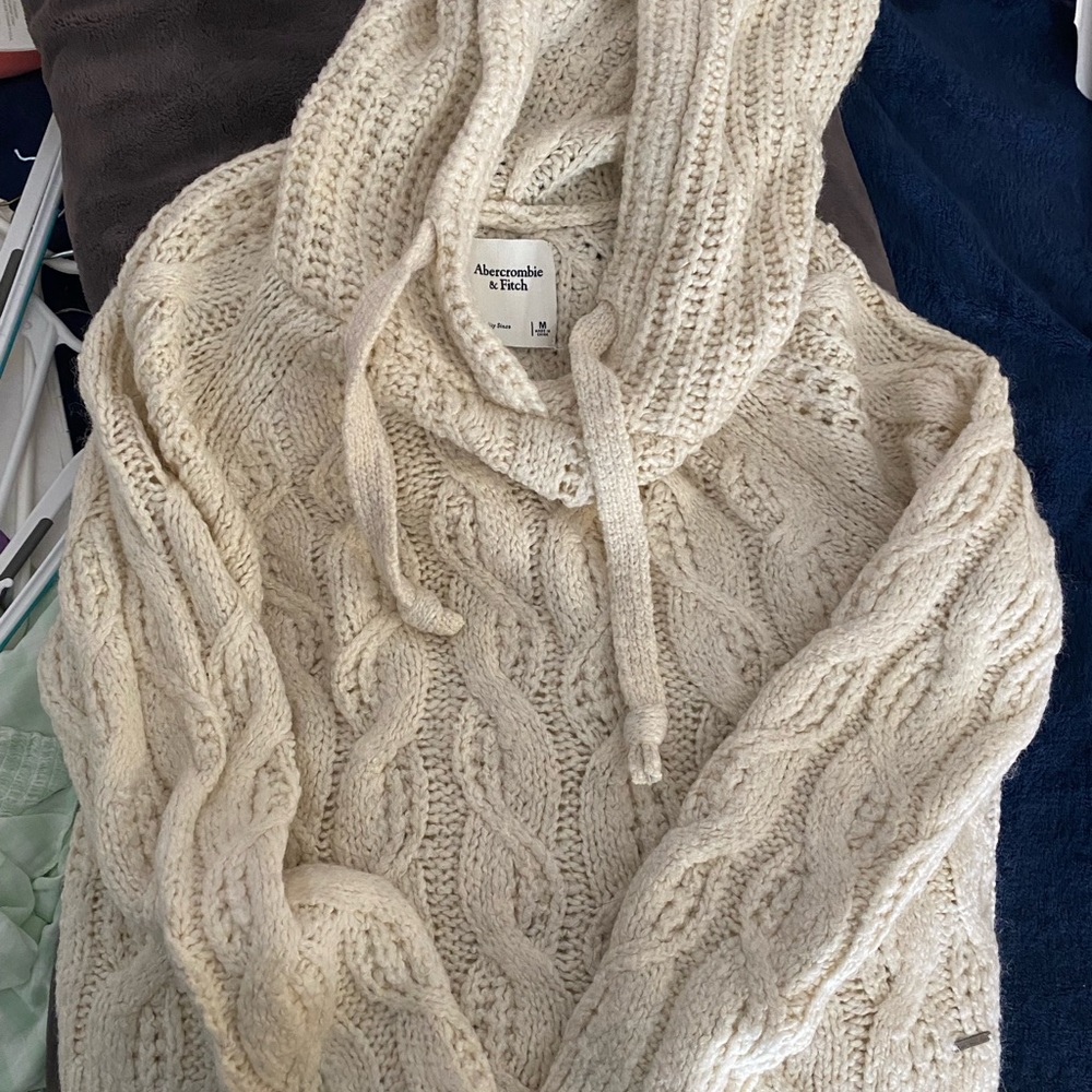 ABERCROMBIE AND FITCH sweater